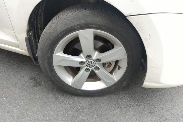 Used Volkswagen Santana 2013 1.6L Manual Comfort Edition Right Front Wheel Hub