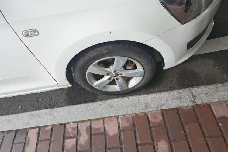 Used Volkswagen Santana 2013 1.6L Automatic Comfort Edition Right Front Wheel Hub
