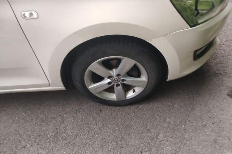 Used Volkswagen Santana 2013 1.4L Manual Comfort Edition Right Front Wheel Hub