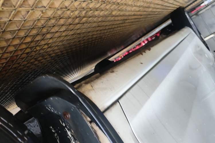 Used Volkswagen Santana 2013 1.6L Automatic Fashion Edition Right Side Sill