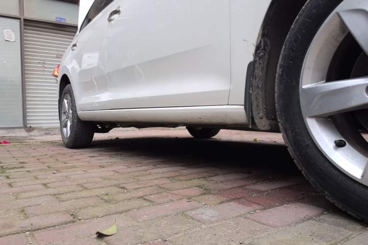Used Volkswagen Santana 2013 1.6L Manual Comfort Edition Right Side Sill