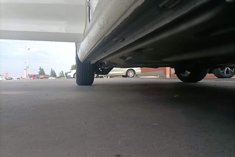Used Volkswagen Santana 2013 1.6L Automatic Comfort Edition Right Side Sill