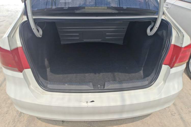 Used Volkswagen Santana 2013 1.6L Manual Fashion Edition Trunk