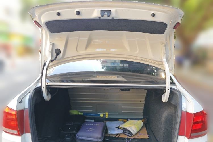 Used Volkswagen Santana 2013 1.4L Manual Fashion Edition Trunk