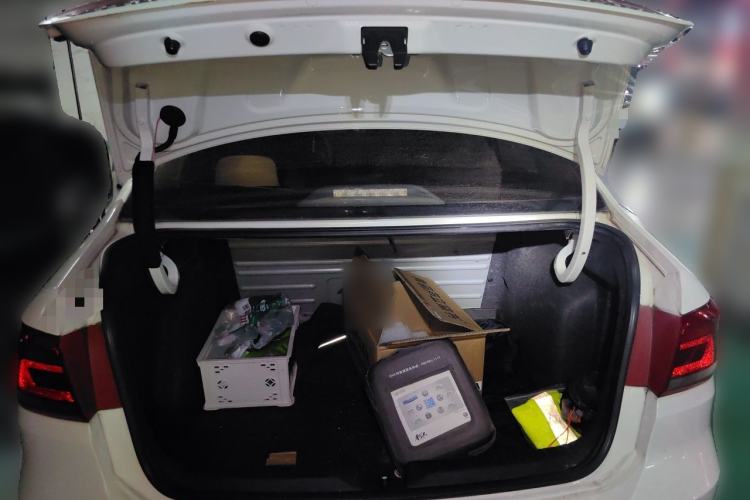 Used Volkswagen Santana 2013 1.6L Manual Fashion Edition Trunk