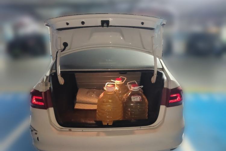 Used Volkswagen Santana 2013 1.6L Automatic Comfort Edition Trunk