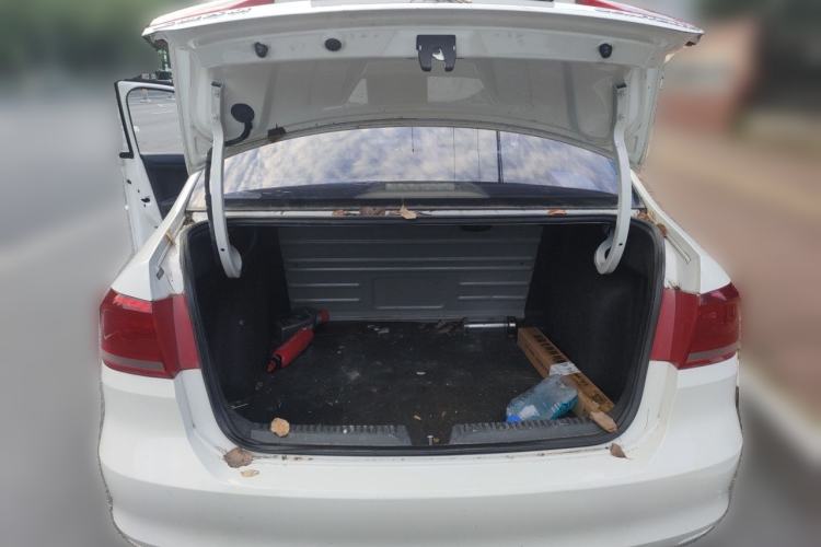 Used Volkswagen Santana 2013 1.4L Manual Fashion Edition Trunk