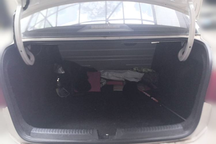 Used Volkswagen Santana 2013 1.6L Automatic Fashion Edition Trunk