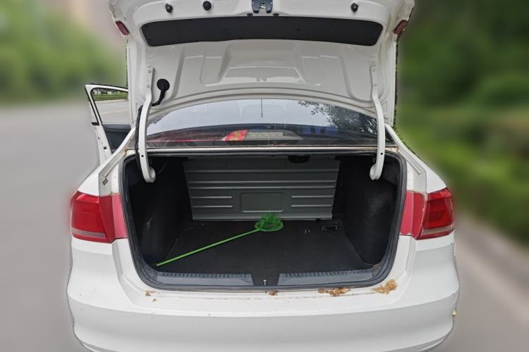 Used Volkswagen Santana 2013 1.6L Manual Fashion Edition Trunk