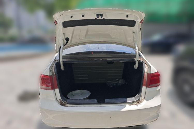 Used Volkswagen Santana 2013 1.6L Automatic Fashion Edition Trunk