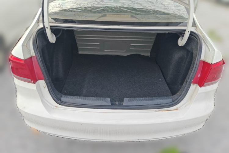 Used Volkswagen Santana 2013 1.6L Manual Fashion Edition Trunk