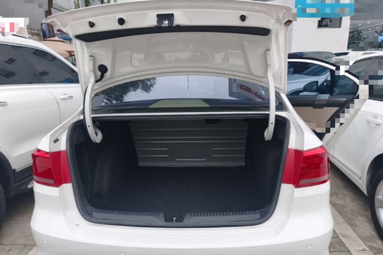 Used Volkswagen Santana 2013 1.6L Automatic Comfort Edition Trunk