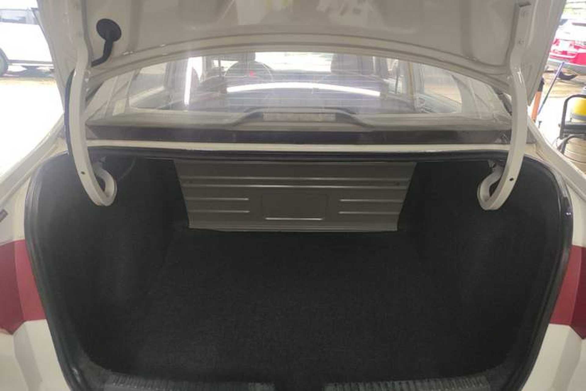 Used Volkswagen Santana 2013 1.6L Automatic Fashion Edition Trunk