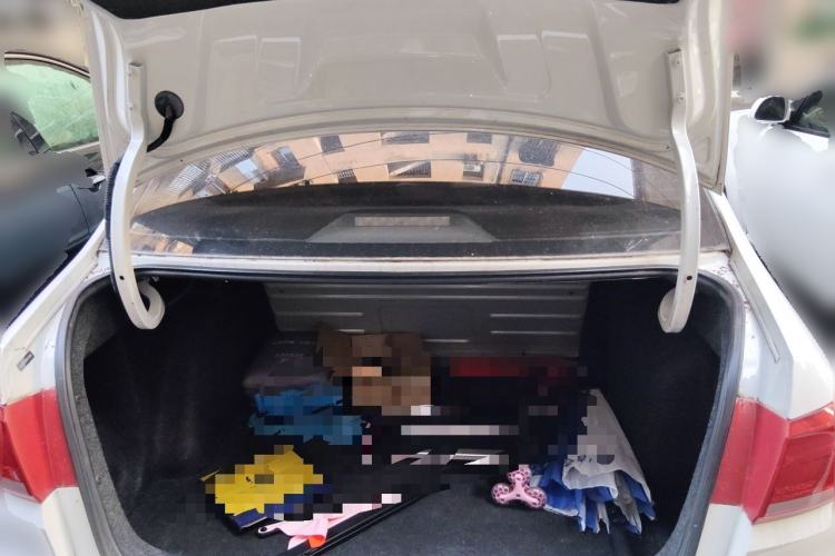 Used Volkswagen Santana 2013 1.6L Automatic Fashion Edition Trunk