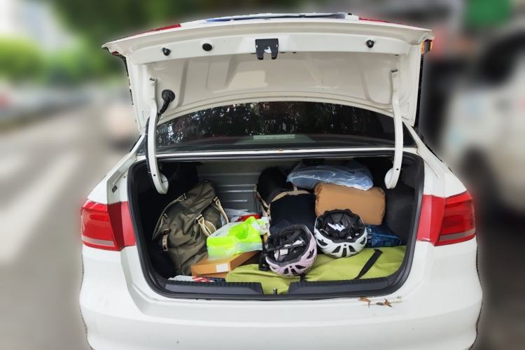 Used Volkswagen Santana 2013 1.6L Manual Fashion Edition Trunk