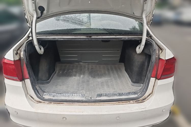 Used Volkswagen Santana 2013 1.6L Manual Comfort Edition Trunk