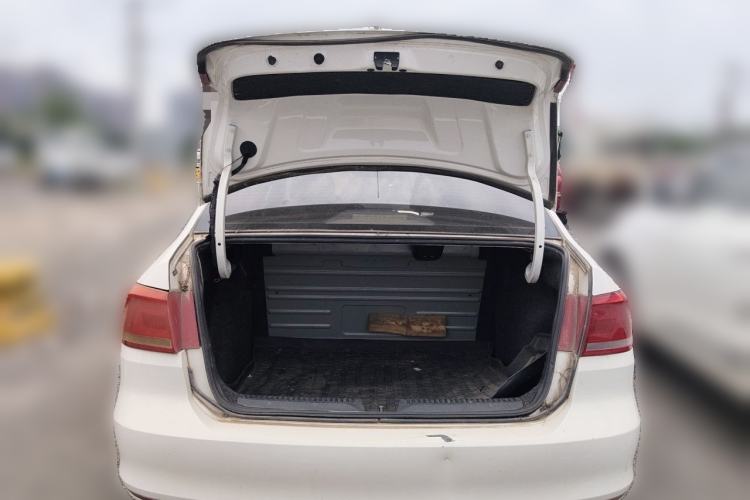 Used Volkswagen Santana 2013 1.6L Manual Fashion Edition Trunk
