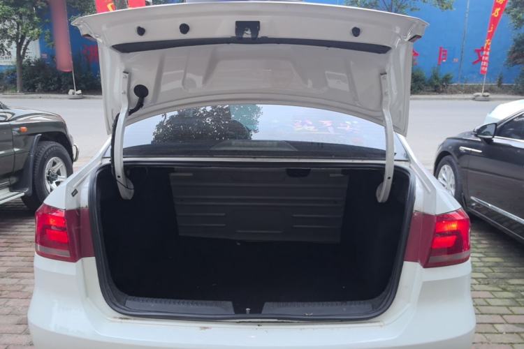 Used Volkswagen Santana 2013 1.6L Manual Comfort Edition Trunk