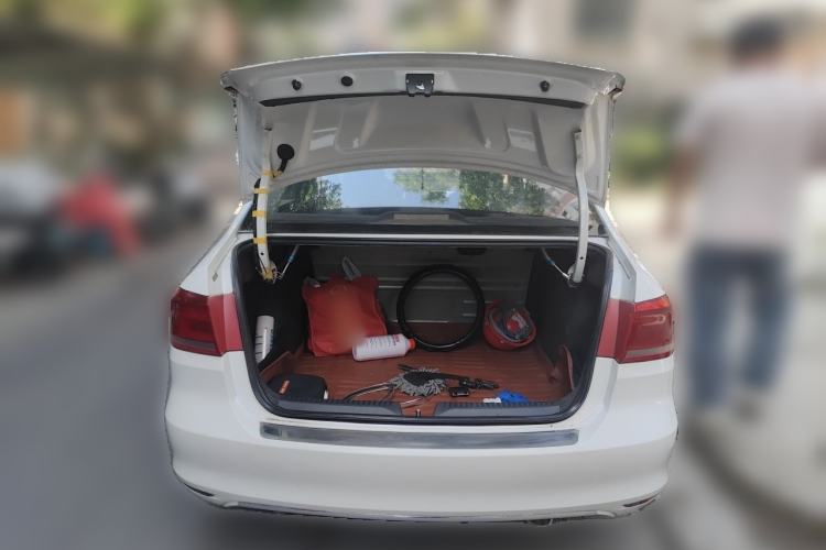 Used Volkswagen Santana 2013 1.6L Automatic Fashion Edition Trunk