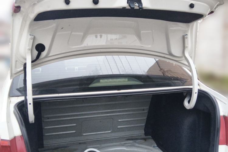 Used Volkswagen Santana 2013 1.6L Manual Comfort Edition Trunk