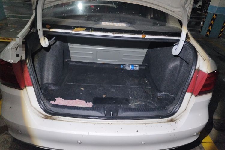 Used Volkswagen Santana 2013 1.6L Automatic Fashion Edition Trunk