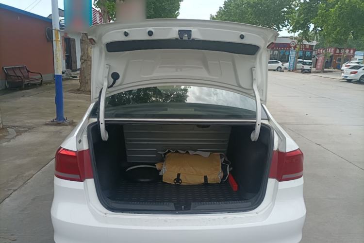 Used Volkswagen Santana 2013 1.6L Automatic Comfort Edition Trunk