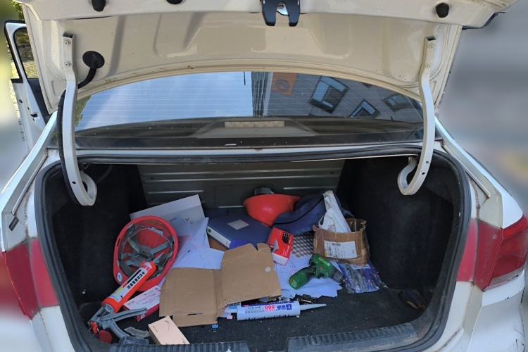 Used Volkswagen Santana 2013 1.6L Automatic Fashion Edition Trunk