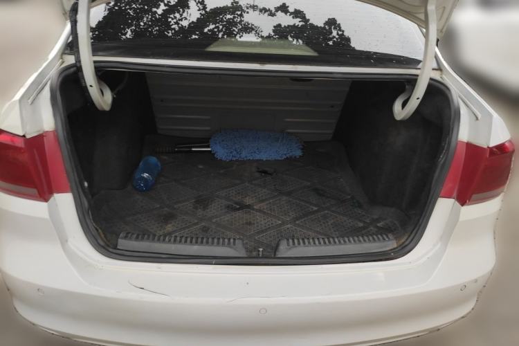 Used Volkswagen Santana 2013 1.6L Manual Comfort Edition Trunk