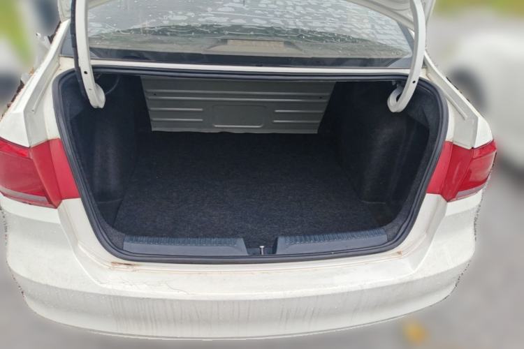 Used Volkswagen Santana 2013 1.6L Manual Fashion Edition Trunk