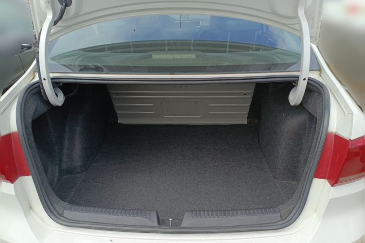 Used Volkswagen Santana 2013 1.6L Automatic Luxury Edition Trunk