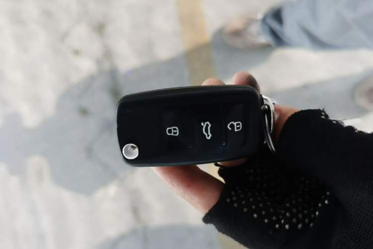 Used Volkswagen Santana 2013 1.6L Automatic Luxury Edition Vehicle Key
