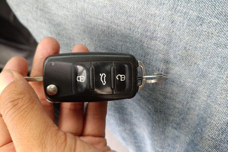 Used Volkswagen Santana 2013 1.6L Automatic Luxury Edition Vehicle Key
