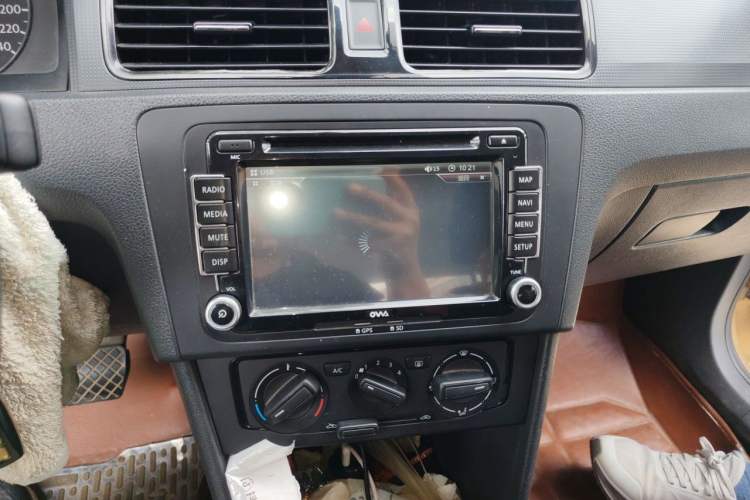 Used Volkswagen Santana 2013 1.6L Automatic Fashion Edition Audio And AC Panel