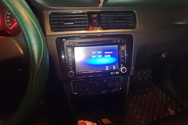 Used Volkswagen Santana 2013 1.6L Manual Comfort Edition Audio And AC Panel