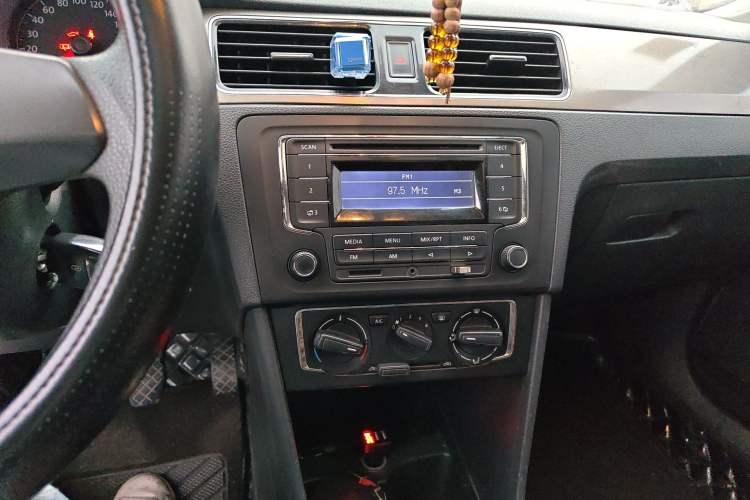 Used Volkswagen Santana 2013 1.6L Manual Comfort Edition Audio And AC Panel