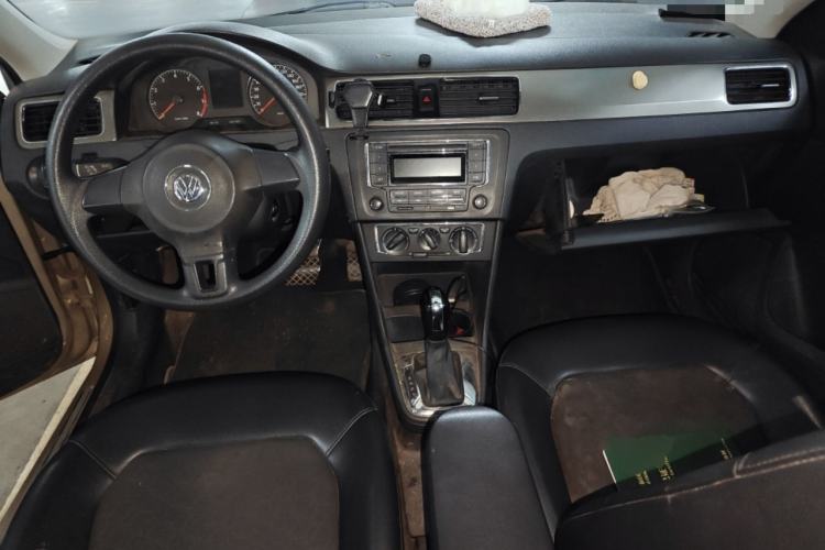 Used Volkswagen Santana 2013 1.6L Automatic Comfort Edition Center Console