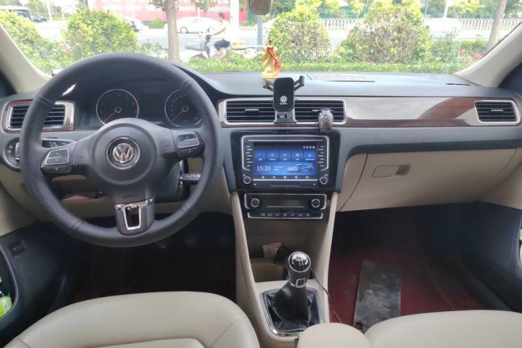 Used Volkswagen Santana 2013 1.6L Manual Luxury Edition Center Console