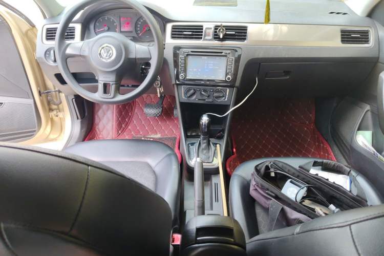 Used Volkswagen Santana 2013 1.6L Automatic Comfort Edition Center Console