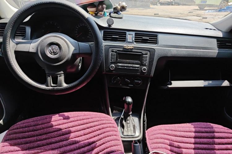 Used Volkswagen Santana 2013 1.6L Automatic Fashion Edition Center Console