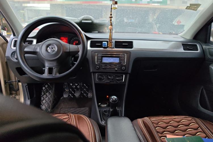 Used Volkswagen Santana 2013 1.6L Manual Comfort Edition Center Console