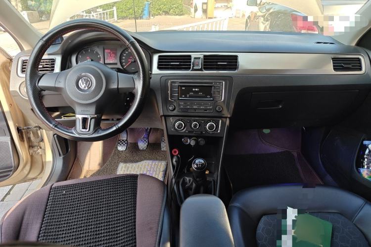 Used Volkswagen Santana 2013 1.6L Manual Comfort Edition Center Console