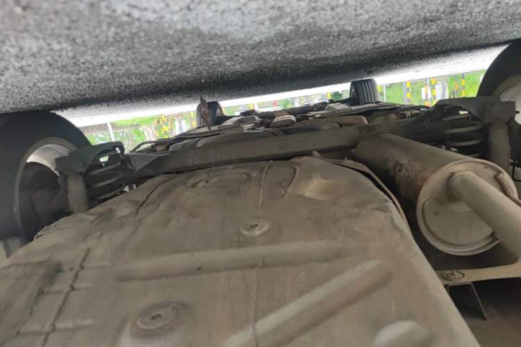 Used Volkswagen Santana 2013 1.6L Automatic Luxury Edition Chassis Rear