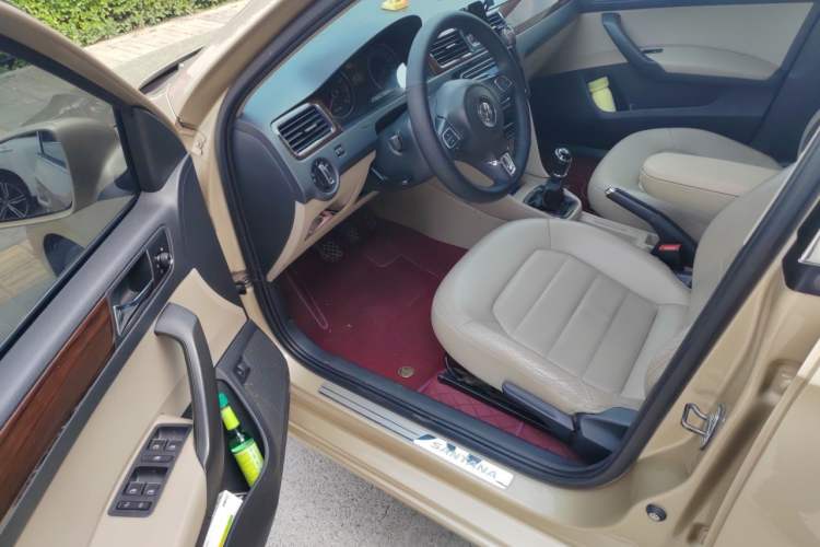 Used Volkswagen Santana 2013 1.6L Manual Luxury Edition Driver Seat