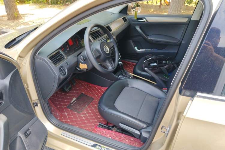Used Volkswagen Santana 2013 1.6L Automatic Comfort Edition Driver Seat