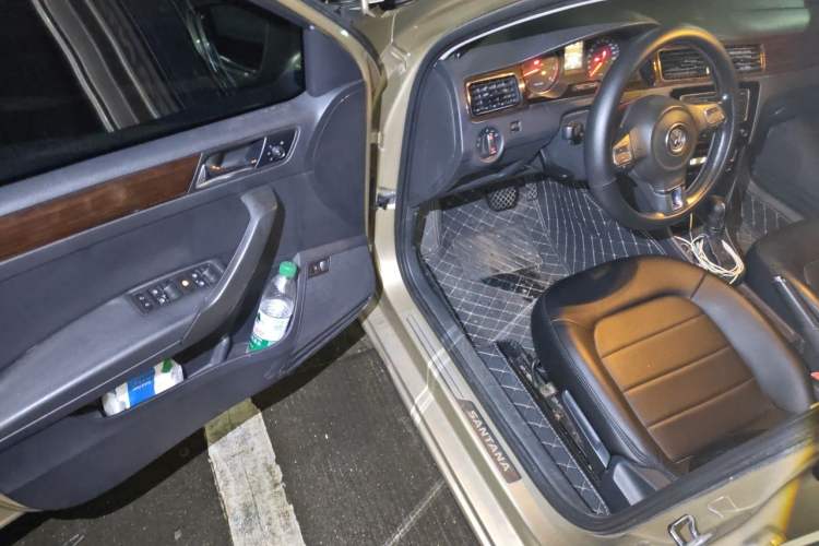 Used Volkswagen Santana 2013 1.6L Automatic Luxury Edition Driver Seat