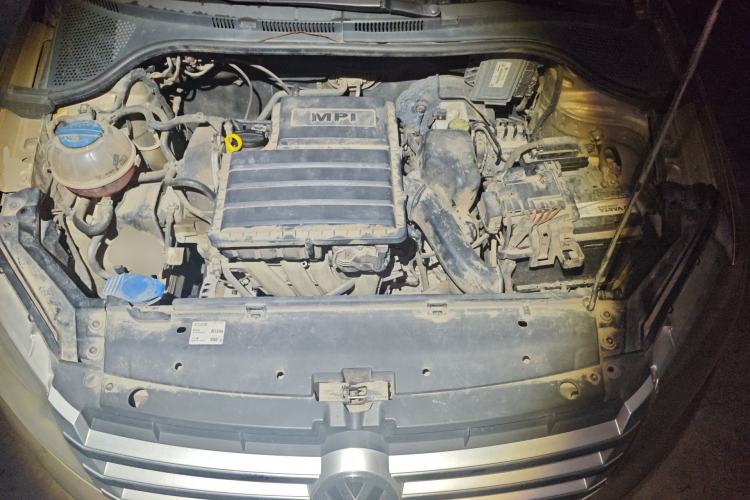 Used Volkswagen Santana 2013 1.6L Automatic Luxury Edition Engine Bay