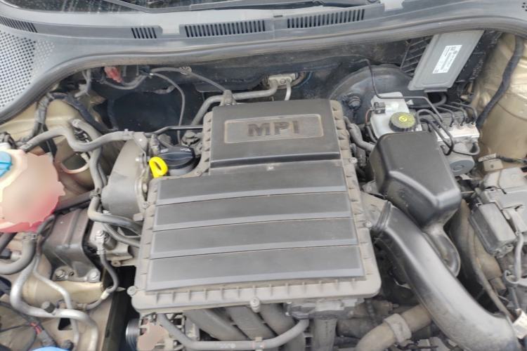 Used Volkswagen Santana 2013 1.6L Manual Luxury Edition Engine Bay