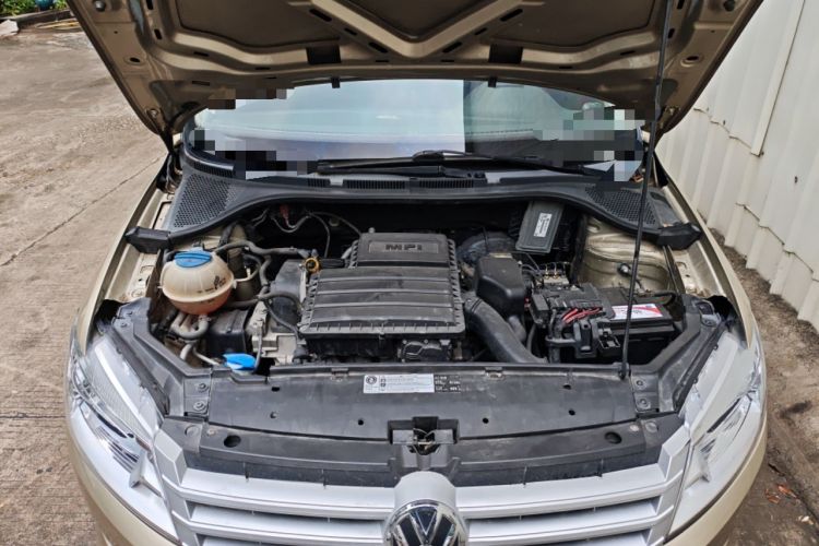 Used Volkswagen Santana 2013 1.6L Manual Fashion Edition Engine Bay