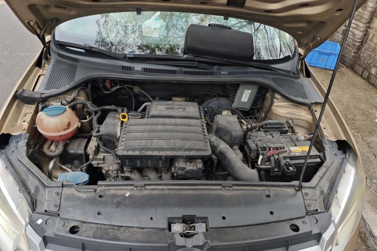 Used Volkswagen Santana 2013 1.6L Automatic Luxury Edition Engine Bay