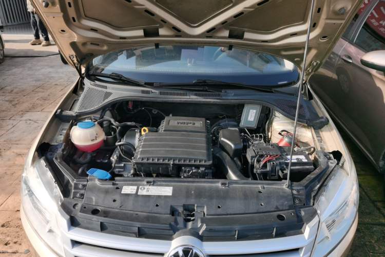 Used Volkswagen Santana 2013 1.4L Manual Fashion Edition Engine Bay